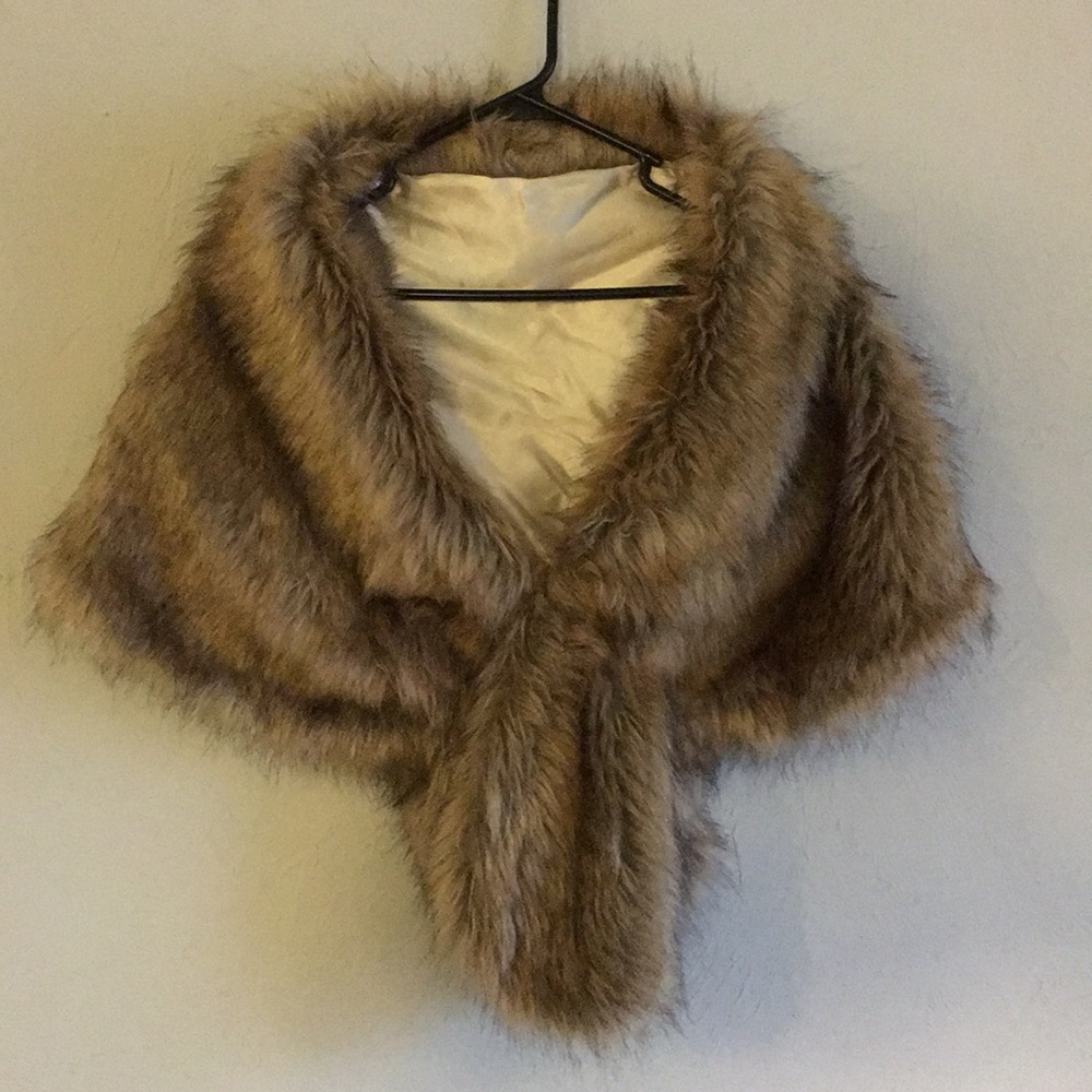 OSFA faux fur shawl